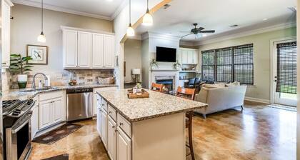 Pet friendly,king bed,jacuzzi tub,separate shower