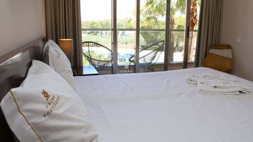 3 makuuhuonetta, silitysrauta/-lauta, ilmainen Wi-Fi, vuodevaatteet