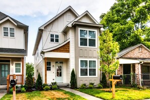 Exterior - Spring private patio, chef's kitchen, parking near Broadway (Nashville)