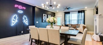 Spring private patio, chef's kitchen, parking near Broadway