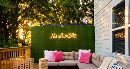 Spring private patio, chef's kitchen, parking near Broadway