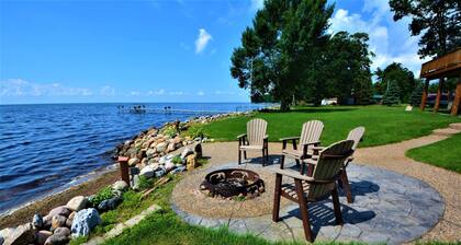 Amazing Home With Beach, Dock, Water
Toys, Firepit, Close to Aiktin & Cuyuna