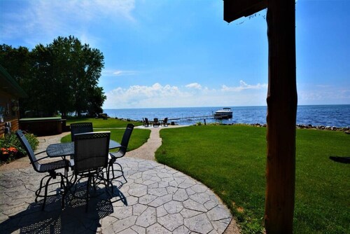 Amazing Home- Beach, Dock, Water Toys, Firepit