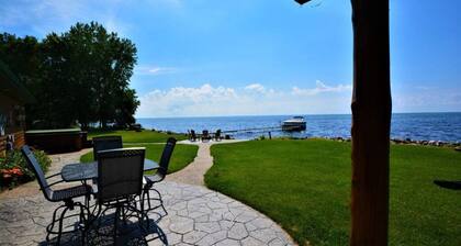 Amazing Home- Beach, Dock, Water Toys, Firepit
