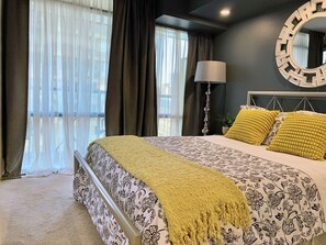 2 soverom, skrivebord, strykejern/-brett og wi-fi (inkludert)