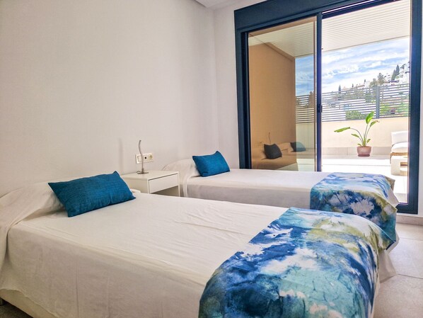 3 bedrooms, iron/ironing board, free WiFi, bed sheets - ALBORADA HOMES (Benahavís)