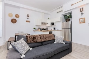 Deluxe Apartment | Living area