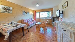 Living area - 1st floor, view ski slopes, balcony, fireplace or stove, tv, 45m², Le Grand Bornand (Le Grand-Bornand)