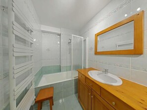 Bathtub - Ground floor, view mountain, tv, 58m², Le Grand Bornand (Le Grand-Bornand)