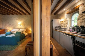 4 slaapkamers, een strijkplank/strijkijzer, reisbedje, gratis wifi