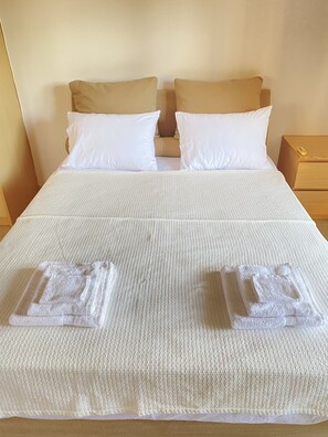 1 bedroom, WiFi - Seaside one-bedroom on Chalkis (Chalkida)