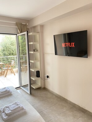1 bedroom, WiFi - Seaside one-bedroom on Chalkis (Chalkida)