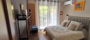 3 slaapkamers, een bureau, een strijkplank/strijkijzer, gratis wifi