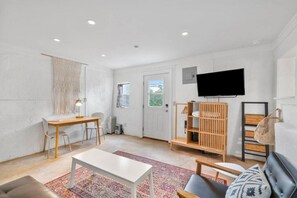 TV - Studio 410 - Alley Unit (Alpine)