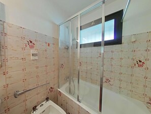 Bathtub - 1st floor, balcony, tv, ski locker, 77m², Le Grand Bornand (Le Grand-Bornand)