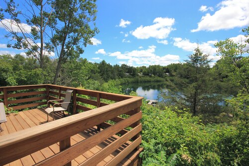 Quaint Lakeview Cabin