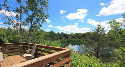 Quaint Lakeview Cabin