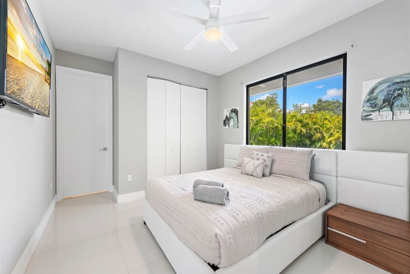 10 bedrooms, desk, iron/ironing board, travel cot