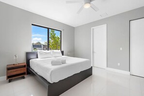 10 habitaciones, escritorio, tabla de planchar con plancha y wifi