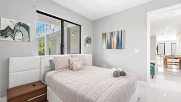 10 bedrooms, desk, iron/ironing board, travel crib