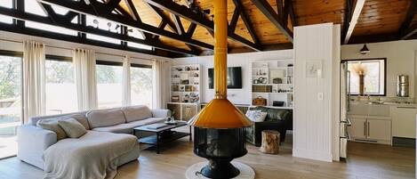 Livres, médiathèque, vidéothèque, chaîne hi-fi