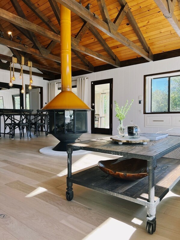 Dining - Yosemitree House - Eco-Sustainable Retreat, Yosemite National Park (Oakhurst)