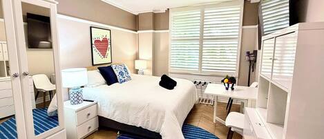 Bureau, fer et planche à repasser, Wi-Fi, draps fournis