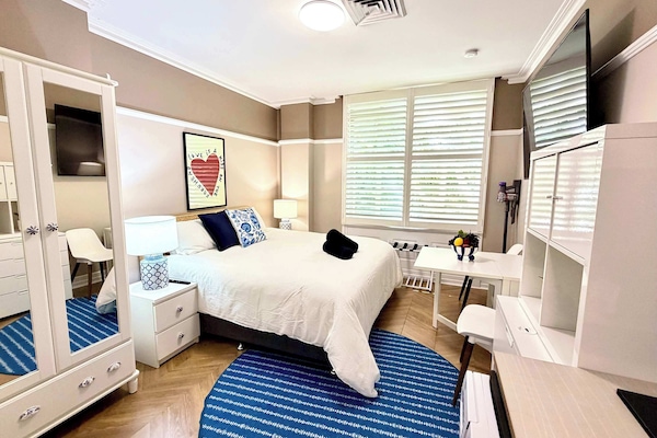 Spacious combined living/bedroom with wall mounted TV