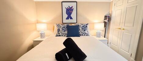 1 slaapkamer, een bureau, een strijkplank/strijkijzer, wifi