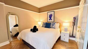 1 bedroom, desk, iron/ironing board, WiFi