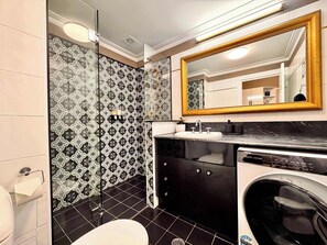 Shower, hair dryer, towels