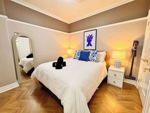 1 bedroom, desk, iron/ironing board, WiFi