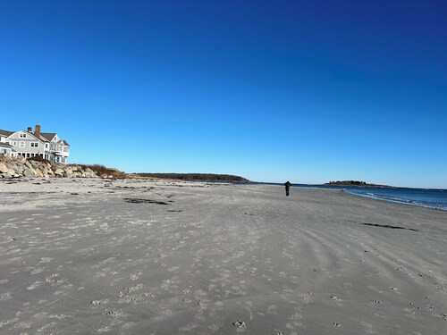 A Quiet Cottage close to beaches, Kennebunkport and Kennebunk. Polly’s Place. 