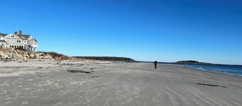 A Quiet Cottage close to beaches, Kennebunkport and Kennebunk. Polly’s Place. 