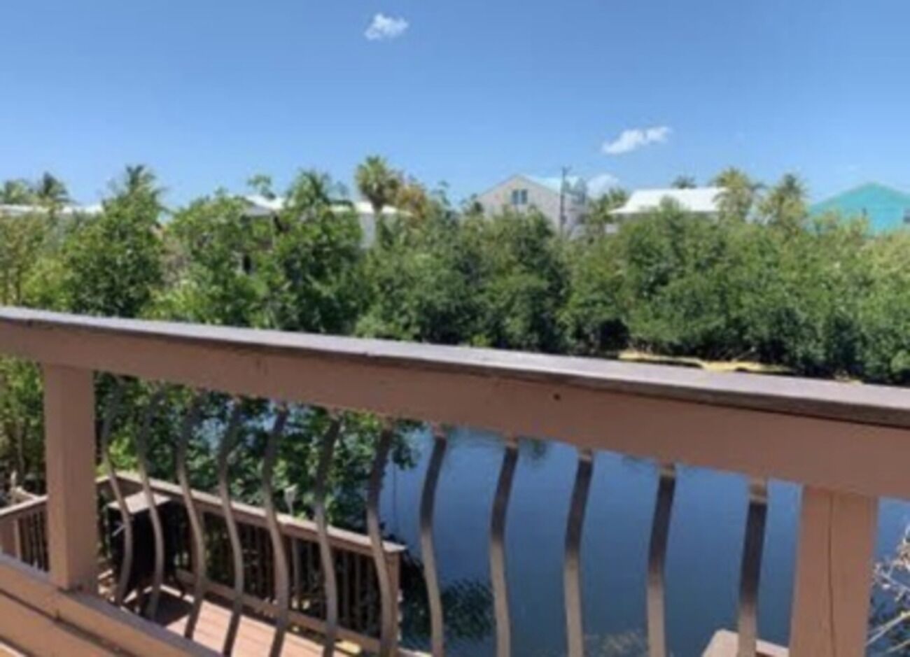 4/2 Fully Furnished Canal Home