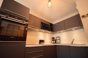 冷蔵庫、電子レンジ、オーブン、食器洗い機