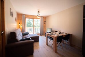 Living area - 380m from shops, 3rd floor, view forest, balcony, parking, ski locker, 36m², Valmorel (Les Avanchers-Valmorel)