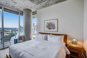 2 bedrooms, iron/ironing board, WiFi, bed sheets - Luxury 2BR |Heated Rooftop Pool| Austin by Barclé (Austin)