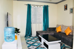 Smart TV - Beachside executive 1-bedroom apartment in Mombasa (Mombasa)