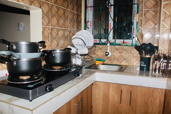 Private kitchen - Beachside executive 1-bedroom apartment in Mombasa (Mombasa)