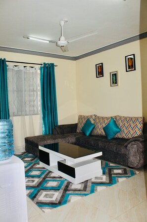 Smart TV - Beachside executive 1-bedroom apartment in Mombasa (Mombasa)