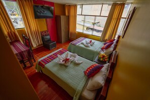Habitación triple familiar | Wifi gratis y ropa de cama 