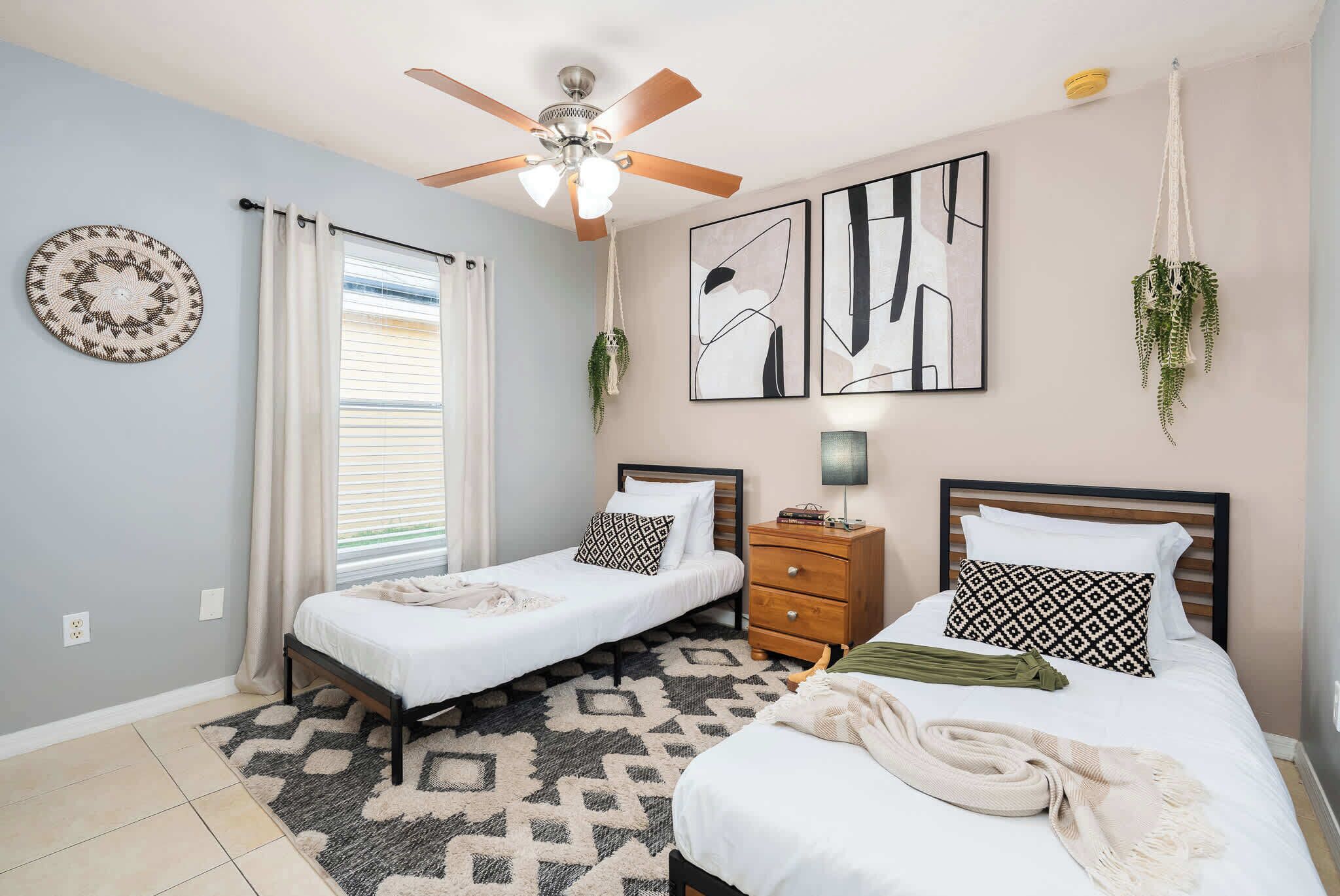 5 bedrooms, iron/ironing board, WiFi, bed sheets