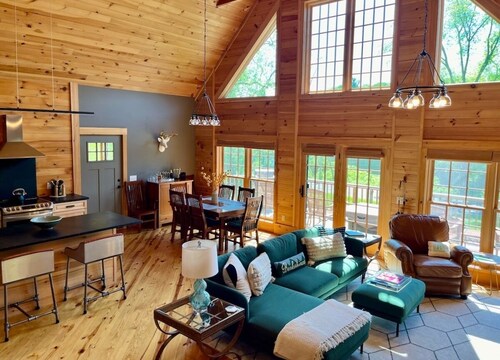 Contemporary Post & Beam: River Views, Screened Porch, Sleeps 7