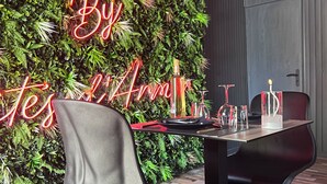 A modern dining area with a neon sign reading 'Love Room By Tes' against a lush green wall. - LoveRoom by Gîtes d'Armor (Plelo)