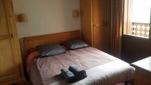 2 chambres, lit parapluie