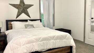 3 makuuhuonetta, silitysrauta/-lauta, ilmainen Wi-Fi, vuodevaatteet