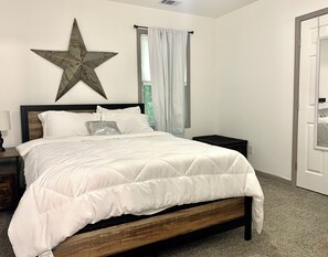 3 makuuhuonetta, silitysrauta/-lauta, ilmainen Wi-Fi, vuodevaatteet