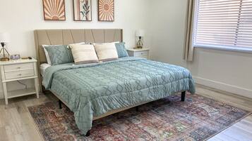 4 Schlafzimmer, Schreibtisch, Bügeleisen/Bügelbrett, Reisekinderbett