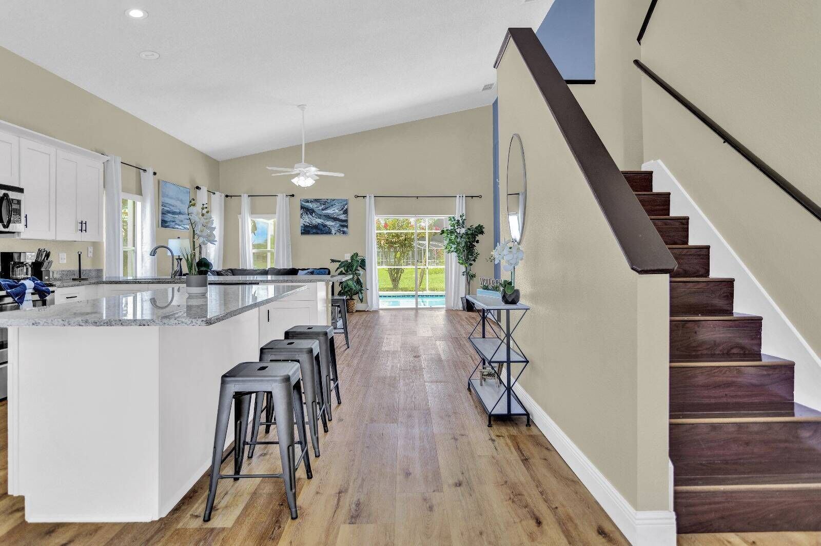 ثلاجة، ميكروويف، فرن، موقد طهي مسطح